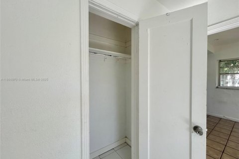 Apartment in El Portal, Florida 1 bedroom, 46.45 sq.m. № 1926111 - photo 16