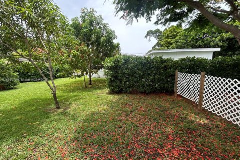 Apartment in El Portal, Florida 1 bedroom, 46.45 sq.m. № 1926111 - photo 2