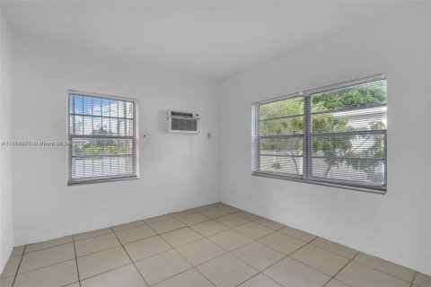 Apartment in El Portal, Florida 1 bedroom, 46.45 sq.m. № 1926111 - photo 7