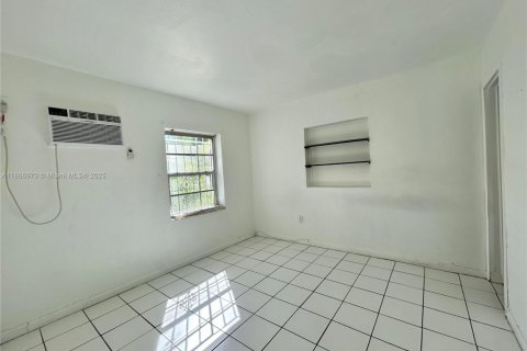 Apartment in El Portal, Florida 1 bedroom, 46.45 sq.m. № 1926111 - photo 12