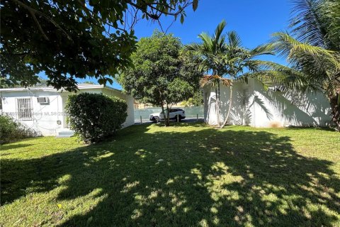 Apartment in El Portal, Florida 1 bedroom, 46.45 sq.m. № 1926111 - photo 20