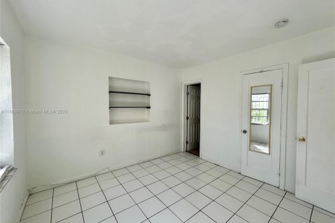 Apartment in El Portal, Florida 1 bedroom, 46.45 sq.m. № 1926111 - photo 13