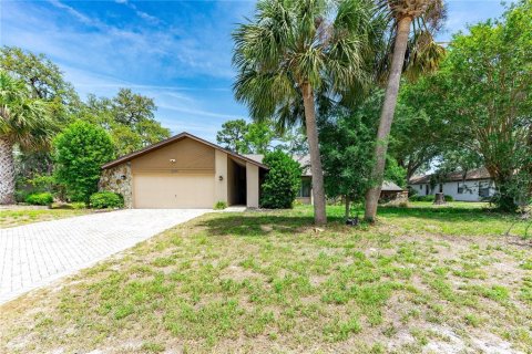 House in Spring Hill, Florida 3 bedrooms, 178.37 sq.m. № 2167118