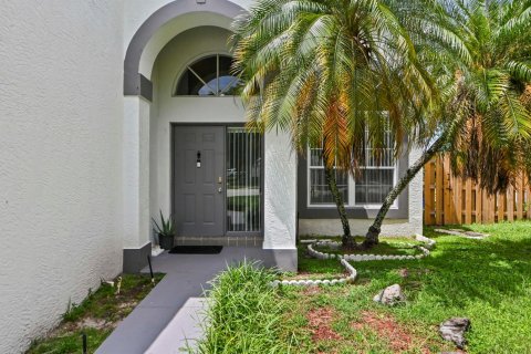Casa en venta en Lake Worth, Florida, 4 dormitorios, 198.07 m2 № 2279626 - foto 3