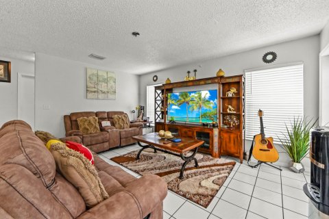Casa en venta en Lake Worth, Florida, 4 dormitorios, 198.07 m2 № 2279626 - foto 17