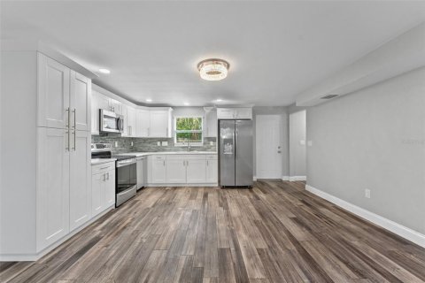 Casa en venta en Gulfport, Florida, 3 dormitorios, 172.8 m2 № 1913679 - foto 16