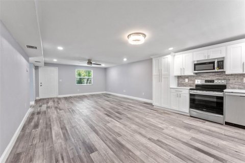 Casa en venta en Gulfport, Florida, 3 dormitorios, 172.8 m2 № 1913679 - foto 18