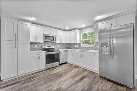 Casa en venta en Gulfport, Florida, 3 dormitorios, 172.8 m2 № 1913679 - foto 17