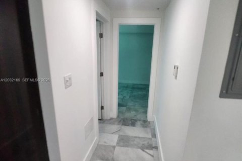 Apartment in Miami Beach, Florida 2 bedrooms, 60.39 sq.m. № 2086702 - photo 5