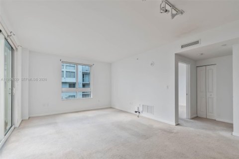 Copropriété à louer à Miami, Floride: 1 chambre, 99.03 m2 № 2008990 - photo 3