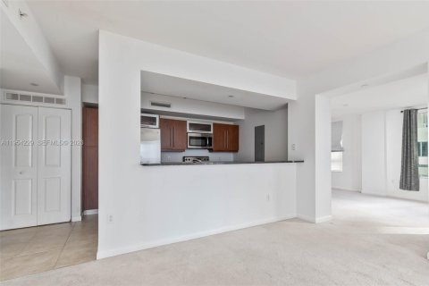 Copropriété à louer à Miami, Floride: 1 chambre, 99.03 m2 № 2008990 - photo 5