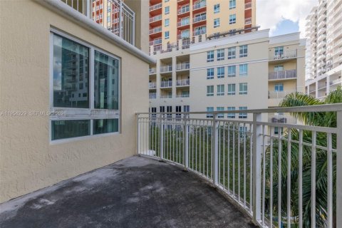 Copropriété à louer à Miami, Floride: 1 chambre, 99.03 m2 № 2008990 - photo 12