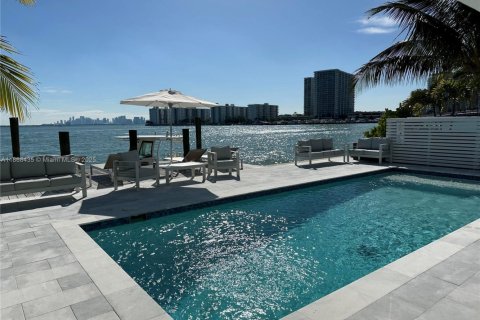 Condominio en alquiler en Miami Beach, Florida, 3 dormitorios, 205.31 m2 № 2016945 - foto 3