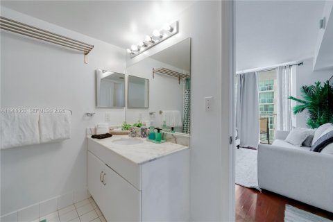 Condo in Miami, Florida, 1 bedroom  № 2058548 - photo 20