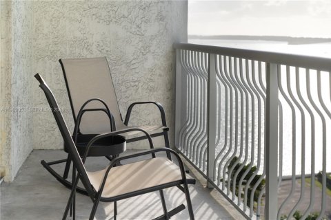 Condo in Miami, Florida, 1 bedroom  № 2058548 - photo 24