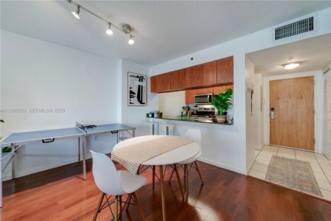 Condo in Miami, Florida, 1 bedroom  № 2058548 - photo 11