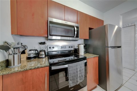 Condo in Miami, Florida, 1 bedroom  № 2058548 - photo 12