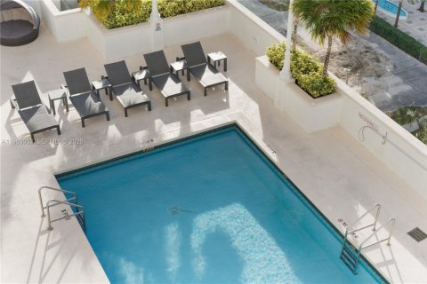 Condo in Miami, Florida, 1 bedroom  № 2058548 - photo 26