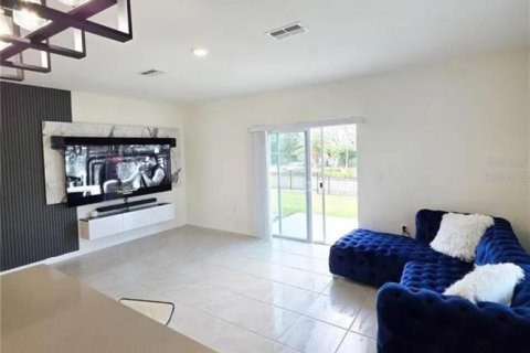Casa en alquiler en Orlando, Florida, 3 dormitorios, 138.24 m2 № 1644359 - foto 3