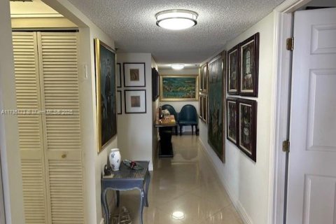 Copropriété à vendre à Sunny Isles Beach, Floride: 3 chambres, 210.61 m2 № 1697738 - photo 22