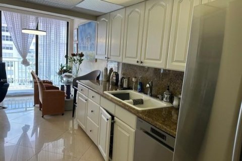 Copropriété à vendre à Sunny Isles Beach, Floride: 3 chambres, 210.61 m2 № 1697738 - photo 5