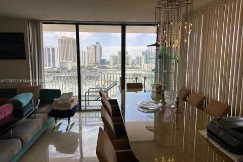 Copropriété à vendre à Sunny Isles Beach, Floride: 3 chambres, 210.61 m2 № 1697738 - photo 16