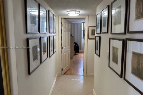 Copropriété à vendre à Sunny Isles Beach, Floride: 3 chambres, 210.61 m2 № 1697738 - photo 23