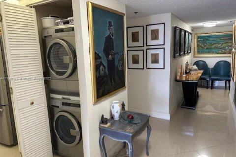 Copropriété à vendre à Sunny Isles Beach, Floride: 3 chambres, 210.61 m2 № 1697738 - photo 21