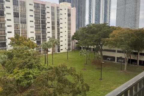 Condominio en alquiler en Sunny Isles Beach, Florida, 1 dormitorio, 71.26 m2 № 2020329 - foto 24