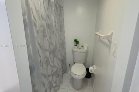 Condominio en alquiler en Sunny Isles Beach, Florida, 1 dormitorio, 71.26 m2 № 2020329 - foto 17