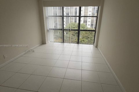 Condominio en alquiler en Sunny Isles Beach, Florida, 1 dormitorio, 71.26 m2 № 2020329 - foto 19