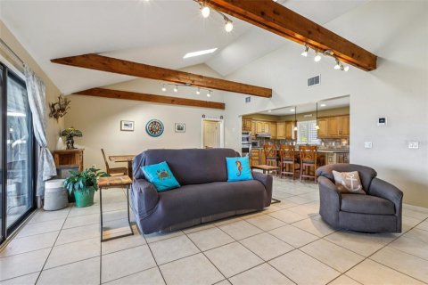 House in Winter Haven, Florida 4 bedrooms, 222.69 sq.m. № 2110714 - photo 17