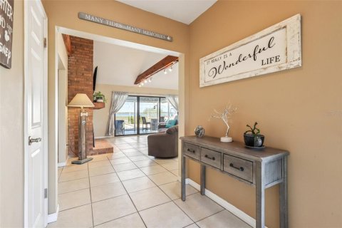 House in Winter Haven, Florida 4 bedrooms, 222.69 sq.m. № 2110714 - photo 13