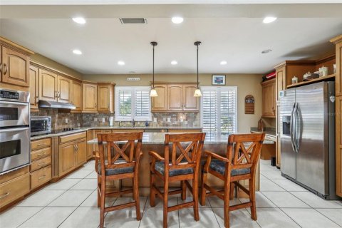 House in Winter Haven, Florida 4 bedrooms, 222.69 sq.m. № 2110714 - photo 23