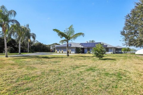 House in Winter Haven, Florida 4 bedrooms, 222.69 sq.m. № 2110714 - photo 5