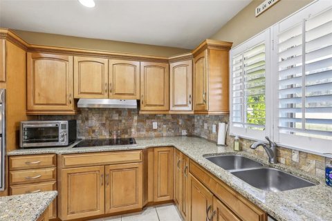 House in Winter Haven, Florida 4 bedrooms, 222.69 sq.m. № 2110714 - photo 27