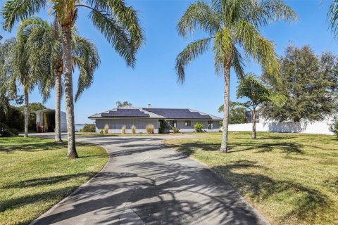 House in Winter Haven, Florida 4 bedrooms, 222.69 sq.m. № 2110714 - photo 7