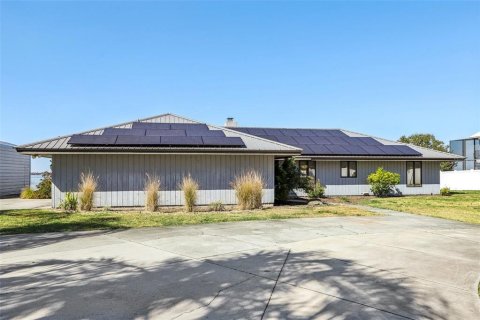 House in Winter Haven, Florida 4 bedrooms, 222.69 sq.m. № 2110714 - photo 2