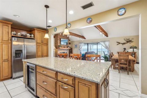 House in Winter Haven, Florida 4 bedrooms, 222.69 sq.m. № 2110714 - photo 22