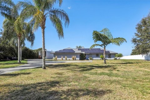 House in Winter Haven, Florida 4 bedrooms, 222.69 sq.m. № 2110714 - photo 6