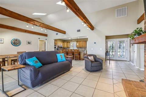 House in Winter Haven, Florida 4 bedrooms, 222.69 sq.m. № 2110714 - photo 14