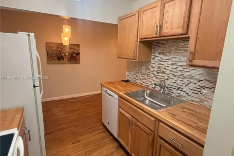 Condo in Tamarac, Florida, 1 bedroom  № 2080842 - photo 8