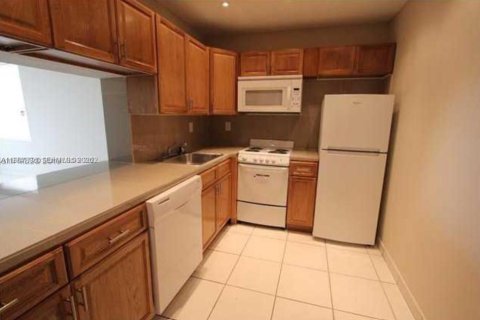 Condo in Hialeah, Florida, 2 bedrooms  № 2049008