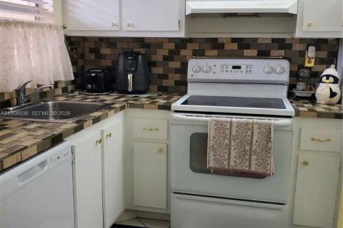 Купить кондоминиум в Санрайз, Флорида 2 спальни, 78.97м2, № 2153507 - фото 13