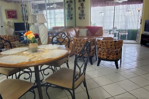 Купить кондоминиум в Санрайз, Флорида 2 спальни, 78.97м2, № 2153507 - фото 2