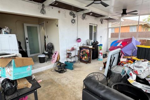 House in Homestead, Florida 4 bedrooms, 113.25 sq.m. № 1927733 - photo 13