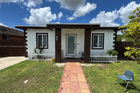 House in Homestead, Florida 4 bedrooms, 113.25 sq.m. № 1927733 - photo 1