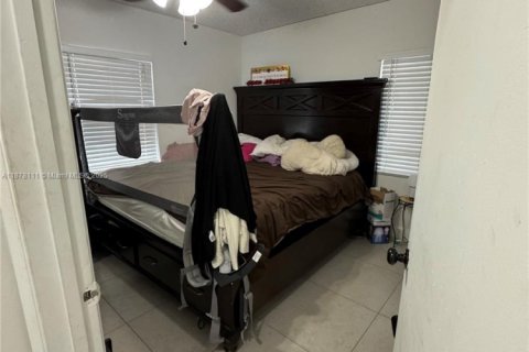 House in Homestead, Florida 4 bedrooms, 113.25 sq.m. № 1927733 - photo 9