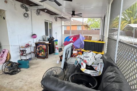 House in Homestead, Florida 4 bedrooms, 113.25 sq.m. № 1927733 - photo 14