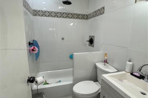 House in Homestead, Florida 4 bedrooms, 113.25 sq.m. № 1927733 - photo 12